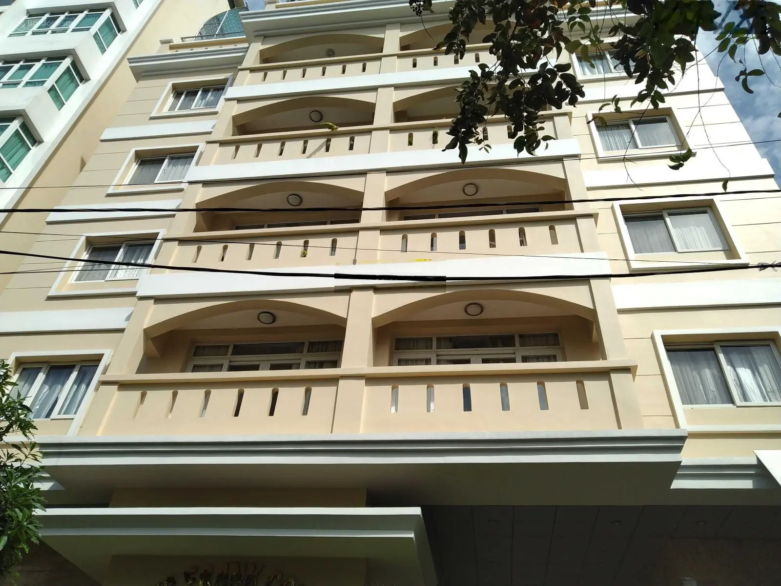 Bán tòa CHDV hầm 7 tầng, DT 20x21m (434m2), thu nhập 450tr/th - 135 tỷ