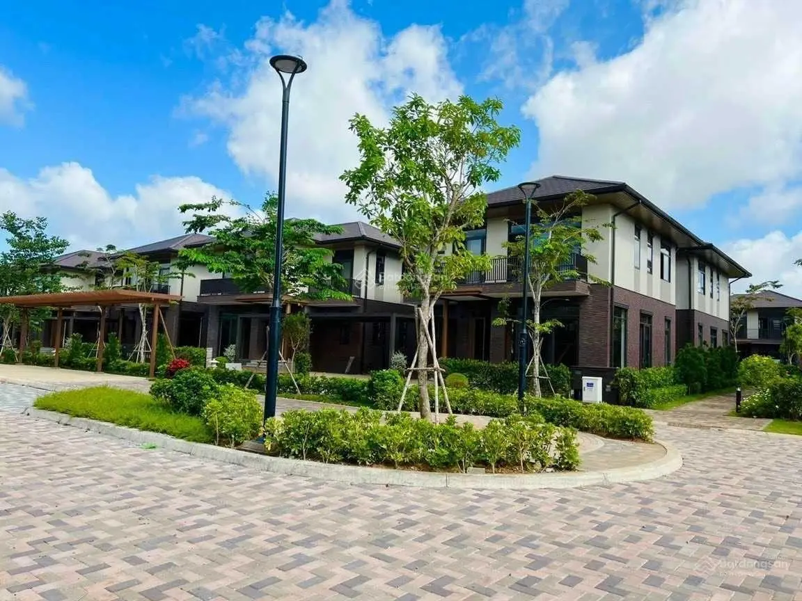 Cần bán căn biệt thự đơn lập (225m2) khu Rivera giá tốt trên thị trường, hướng nhìn về Sông Vàm Cỏ