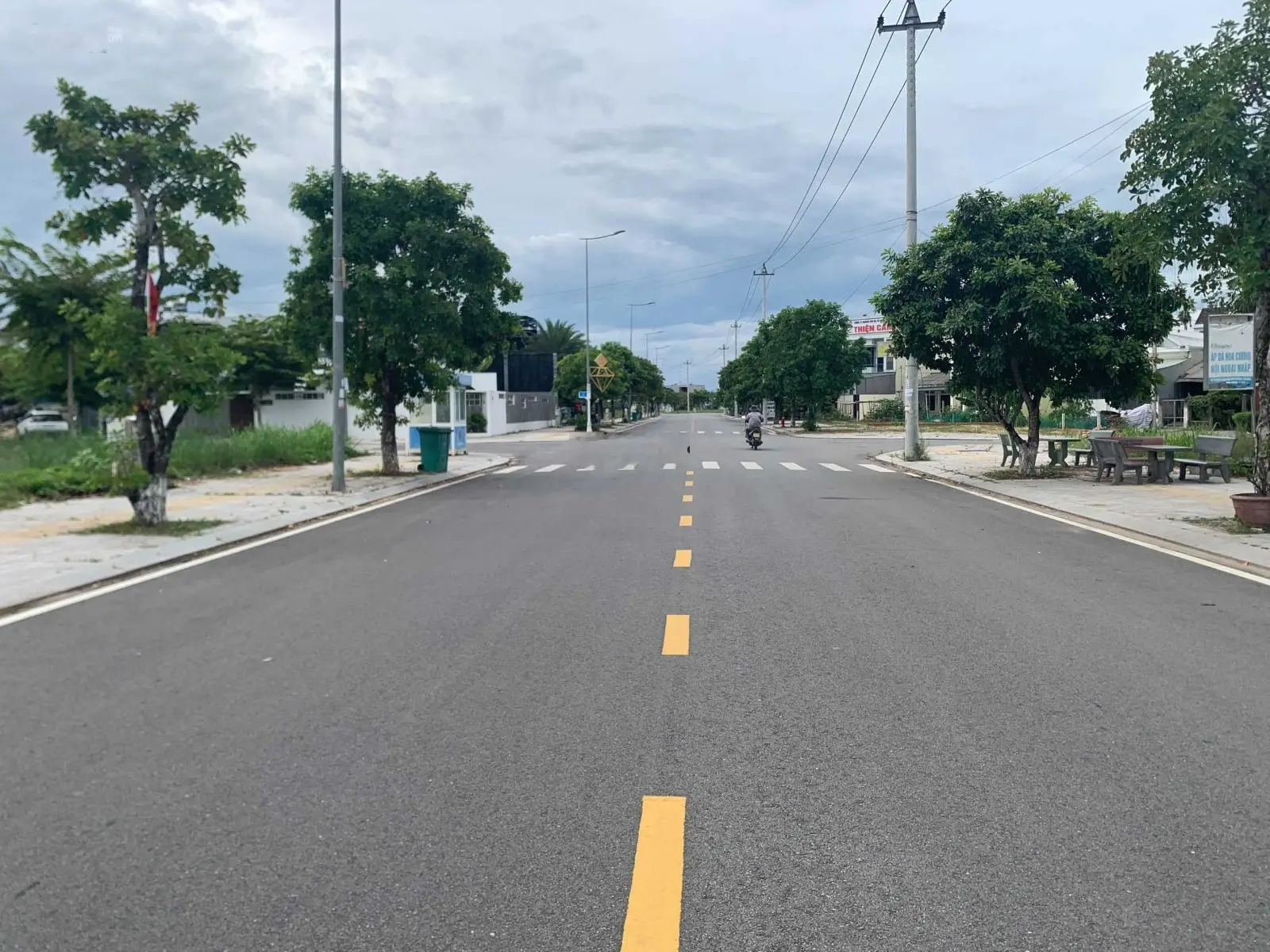 Bán đất mặt tiền Nguyễn Tri Phương thuộc KDC Phước Thạnh, sổ hồng sẵn, giá tốt nhất thị trường.