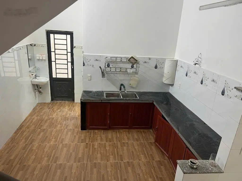 Rẻ hơn 1 tỷ so với khu vực nhà mặt tiền khu Thăng Long, gần sông chỉ hơn 4 tỷ