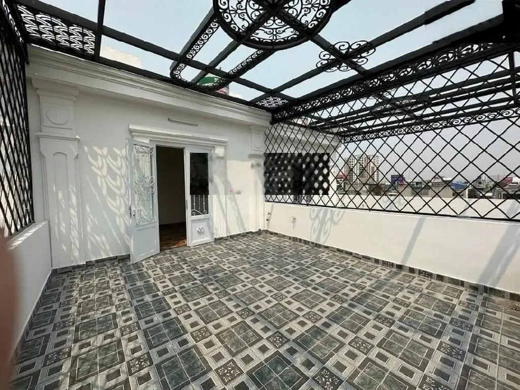Bán nhà 6 tầng 42m lô góc, thang máy, ô tô vao nhà,o tô tránh, cạnh TĐC Giang Biên. Nhỉnh 7 tỷ