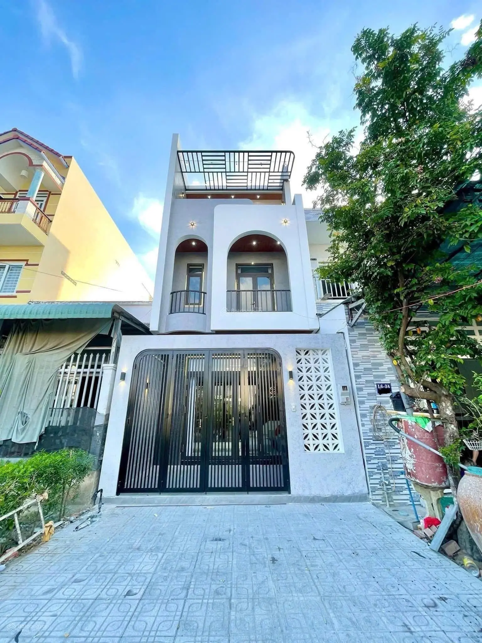 Vợ chồng kẹt tiền cần bán gấp nhà gần chợ Hưng Long, có sổ hồng riêng