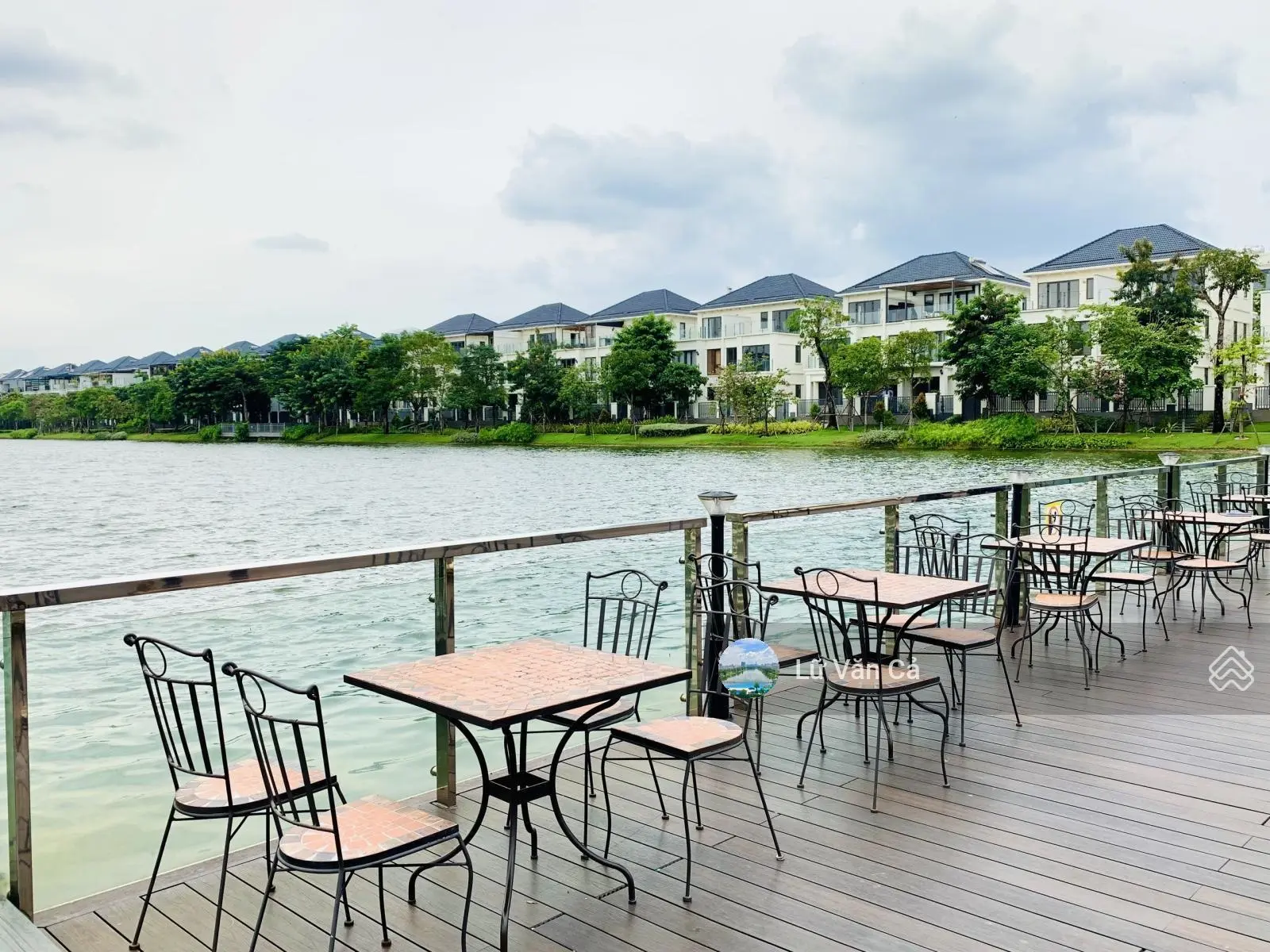 Căn góc 2 mặt tiền đường lớn 8x20m 1 trệt 3 lầu KĐT Lakeview City cần bán giá 24,5 tỷ LH 0902872670