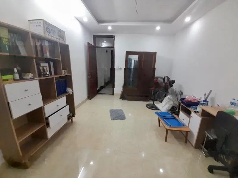 Bán nhà 3 tầng phố Nguyễn Chính, Thịnh Liệt, đường rộng, sổ đỏ 53 m2, 5,7 tỷ
