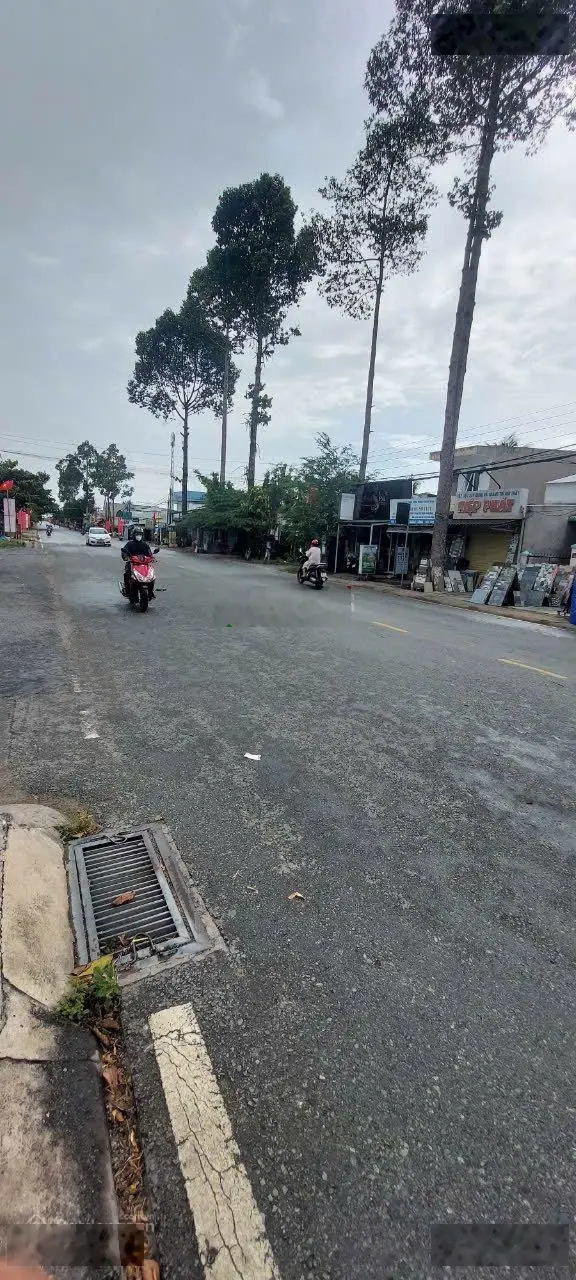 Cần bán nhà mặt tiền QL60, gác lửng
