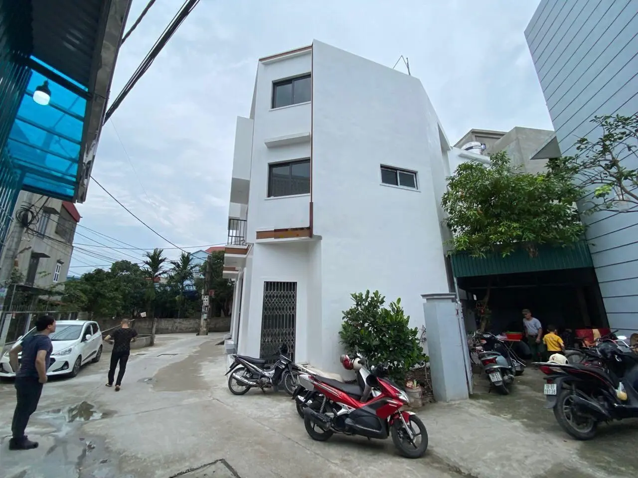 Bán nhà 3 tầng xây mới 40/563 đường Điện Biên cạnh khu Bãi Viên - TP Nam Định (đường ô tô vào nhà)