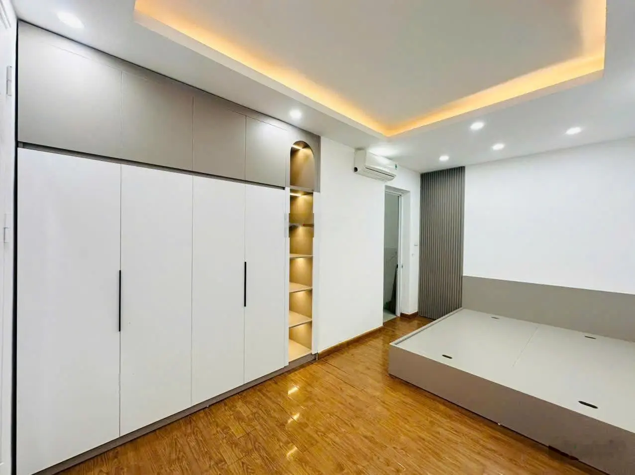 Chủ nhà gửi em bán căn hộ 76m2 Thành Phố Giao Lưu - view hồ - giá 4 tỷ - full đồ 0988 917 ***