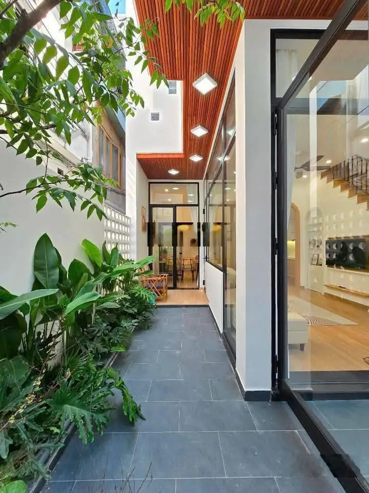 Bán nhà Xuân Diệu phong thái Châu Âu - 78m2 x 4T x MT 4m - Ngõ thông gần Hồ Tây - 3 ngủ ở sướng