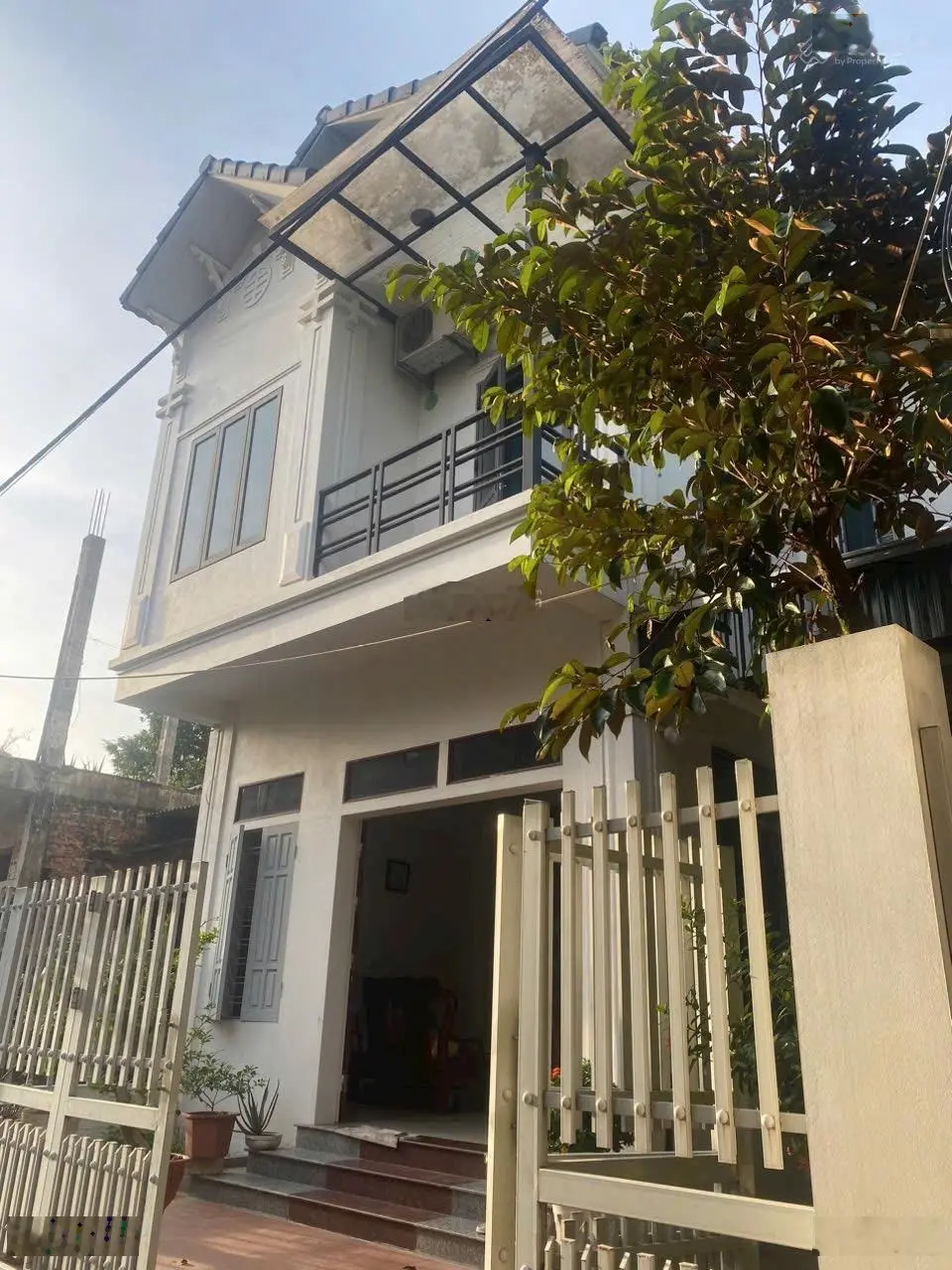 Bán đất tặng nhà 2 tầng mới xây dựng để lại nội thất, ô tô đỗ trong nhà giá hơn 2tỷ