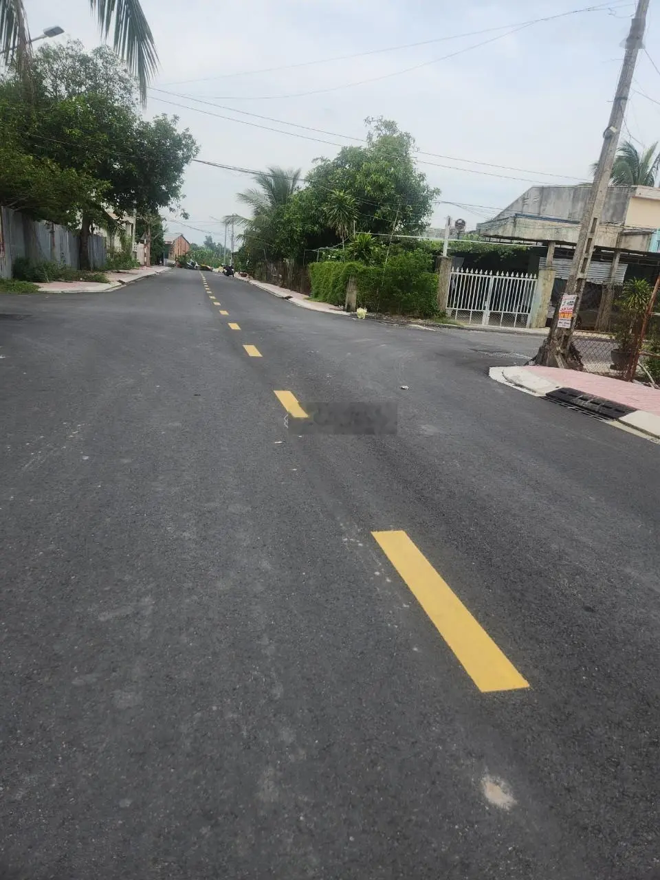 Đất góc 2 mặt tiền đường nhựa, 12.2mx24m, có nhà trên đất mua về sửa sơ là ở ngay