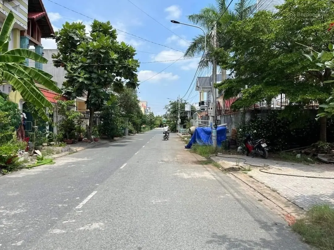 Nhà Mặt tiền nhựa, đối diện công viên,sổ hồng sẵn