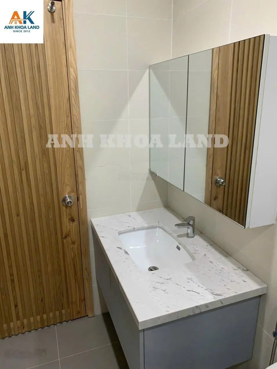 Bán gấp nhà 3 tầng hẻm xe hơi - đường số 7 - TP. Thủ Đức - hệ thống năng lượng mặt trời 5.3kw