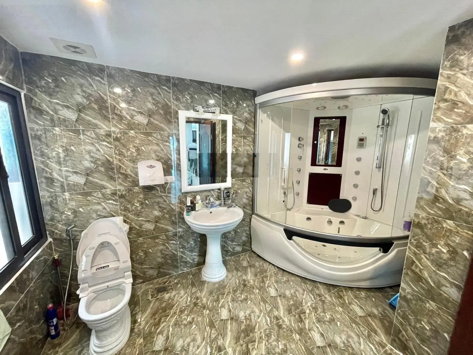 Căn góc! Phố Phùng Chí Kiên, phân lô vip, ô tô tránh, 3 thoáng, kinh doanh đỉnh, văn phòng, 58m2*5T