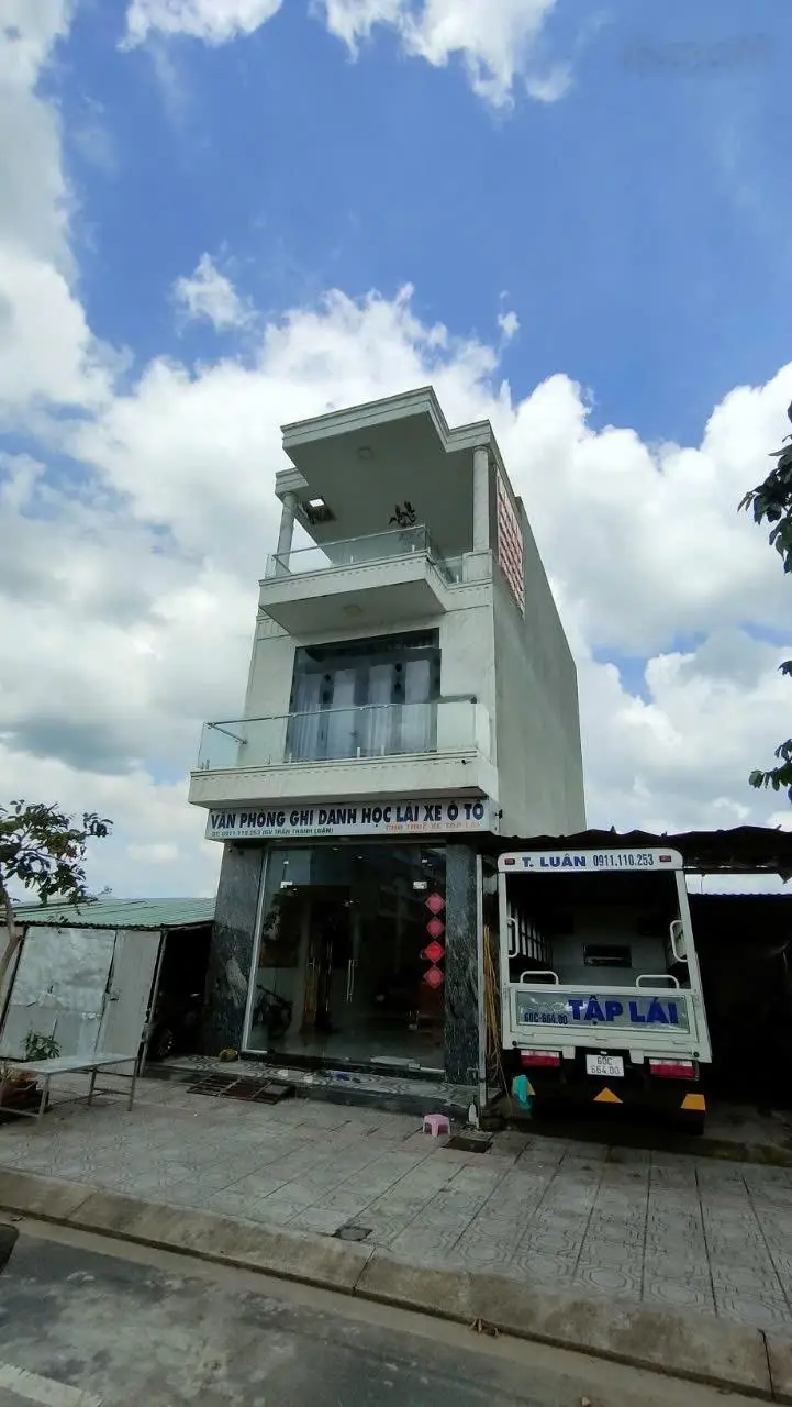 Bán nhà 1 trệt 1 lầu trung tâm thương mại thị trấn Trảng Bom Đồng Nai