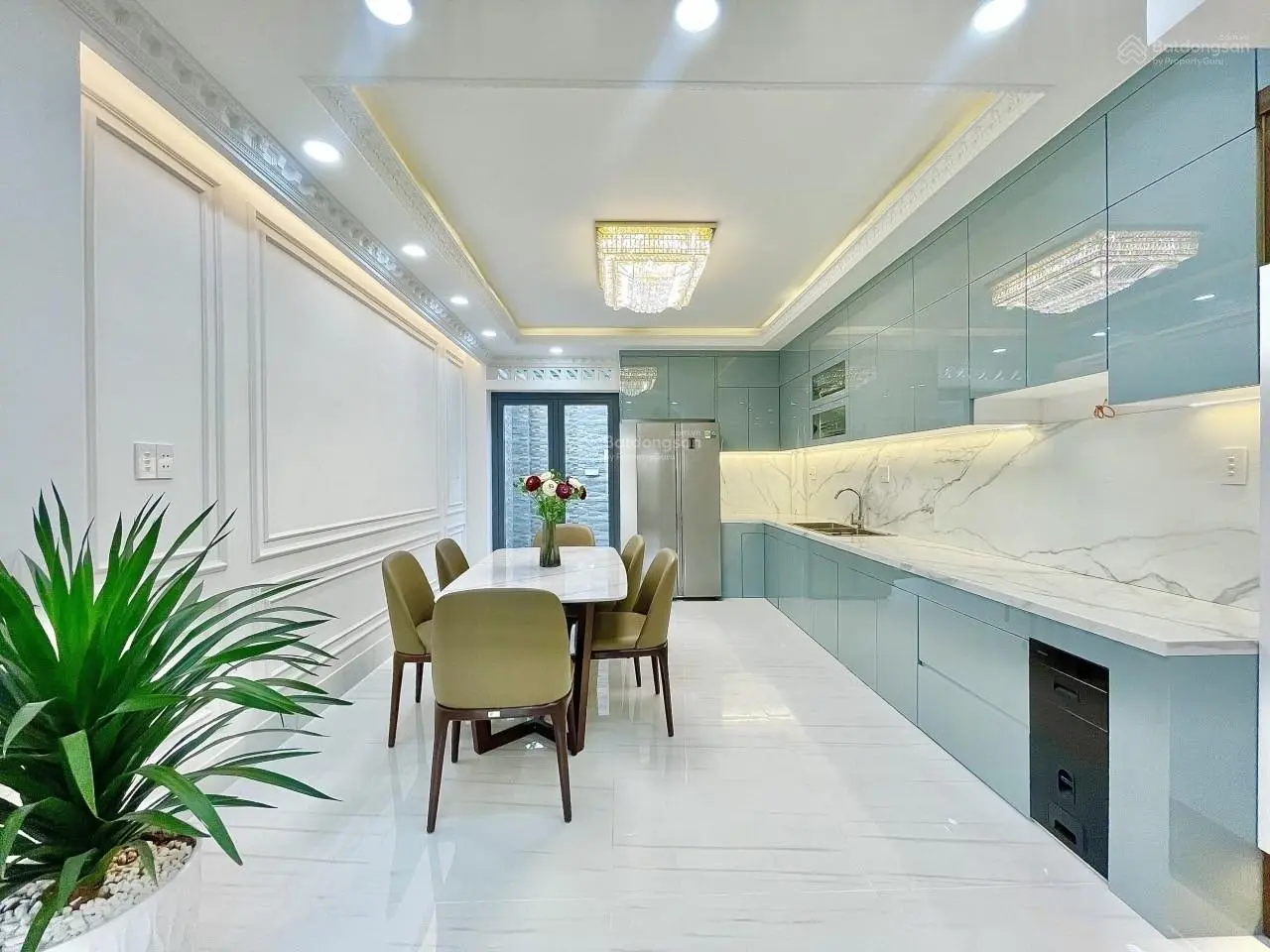 Siêu hiếm, Quốc lộ 13, Hiệp Bình Phước, hẻm xe tải 8m, 4 tầng, 105m2, sổ hồng hoàn công, chỉ 10 t.y