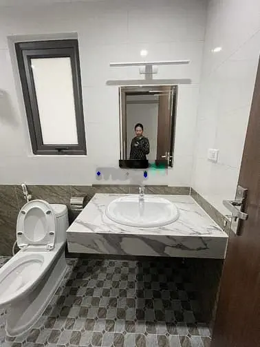 +nhà mới kính koong-ô tô đỗ cổng- ngõ thẳng tắp-3 bước ra ô tô tránh.