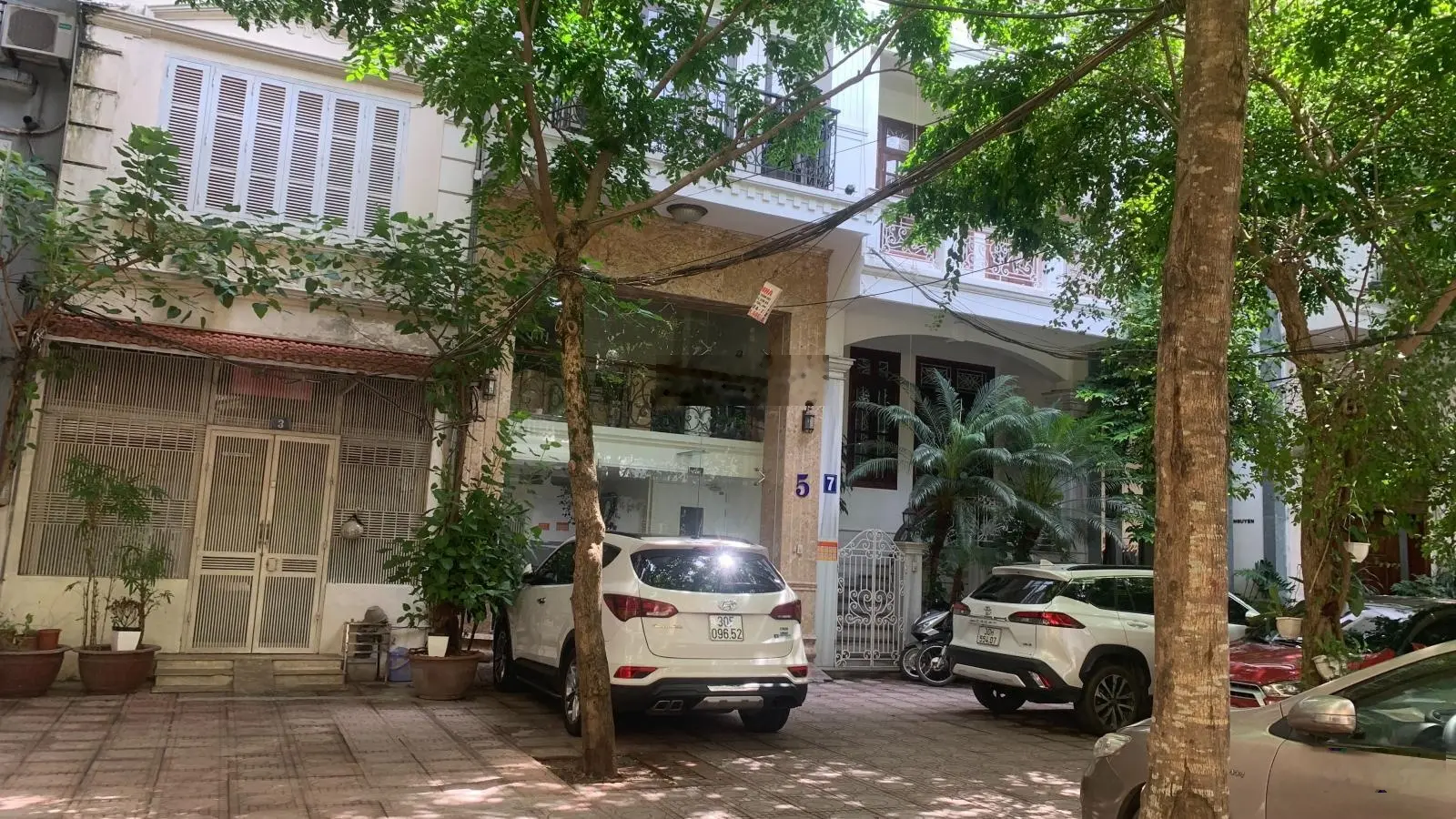 Bán nhà riêng, 60m2, 7T thang máy, mặt tiền 5,4m. Khu vực VIP của Hoàn Kiếm. Ngõ đẹp 7m oto tránh