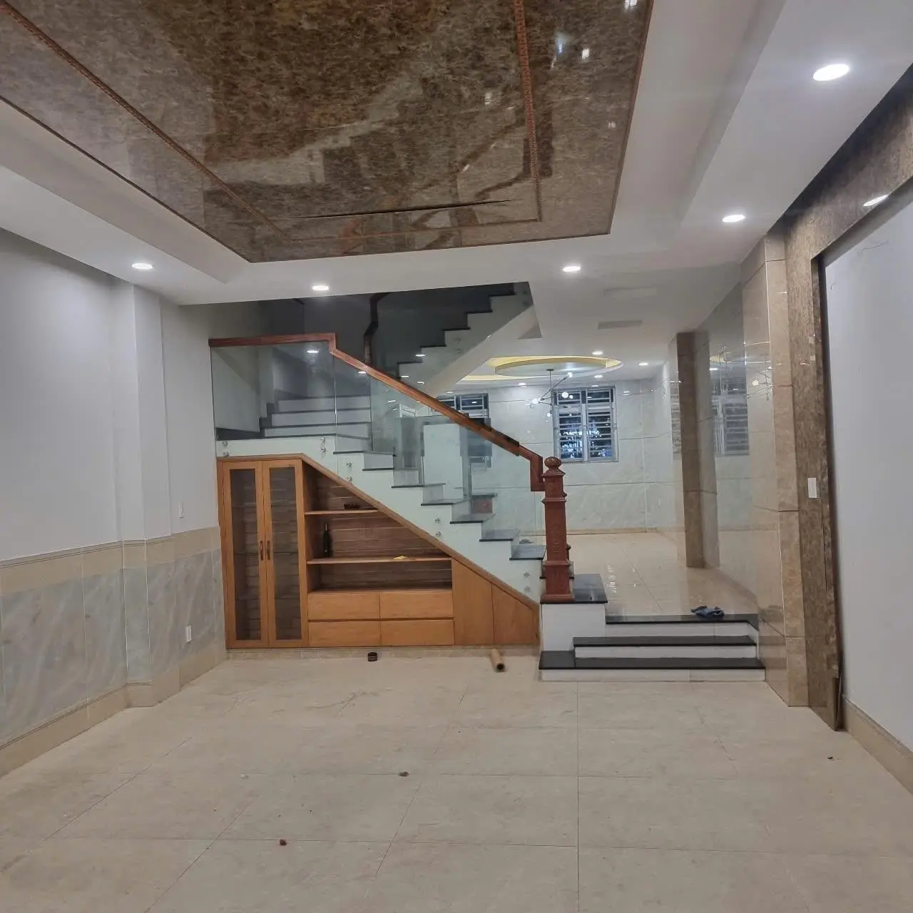 Bán căn nhà 4 tầng sau Vincom 550 Dĩ An cho nhà đầu tư