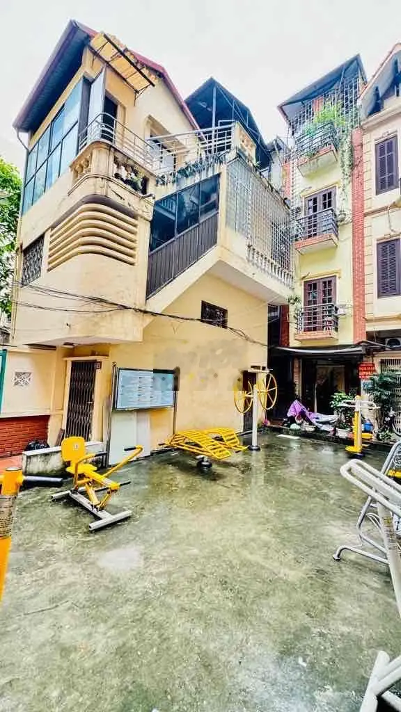 Bán nhà Cát linh Dt 25 m2 3 tầng mt 3,1 m giá 3,65 tỷ