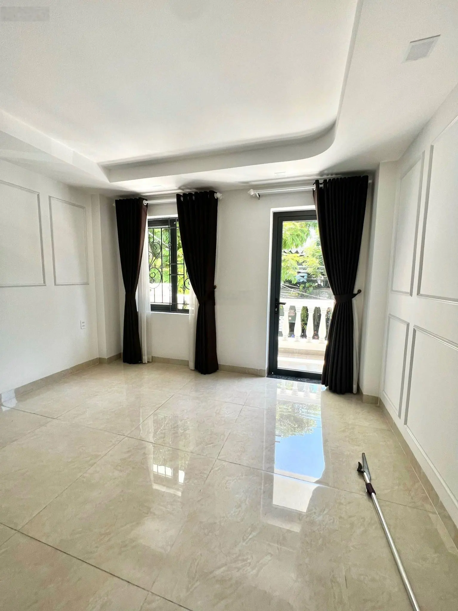 Bán nhà 4 tầng mặt tiền đường Hồng Bàng nội thất đẹp, có thang máy