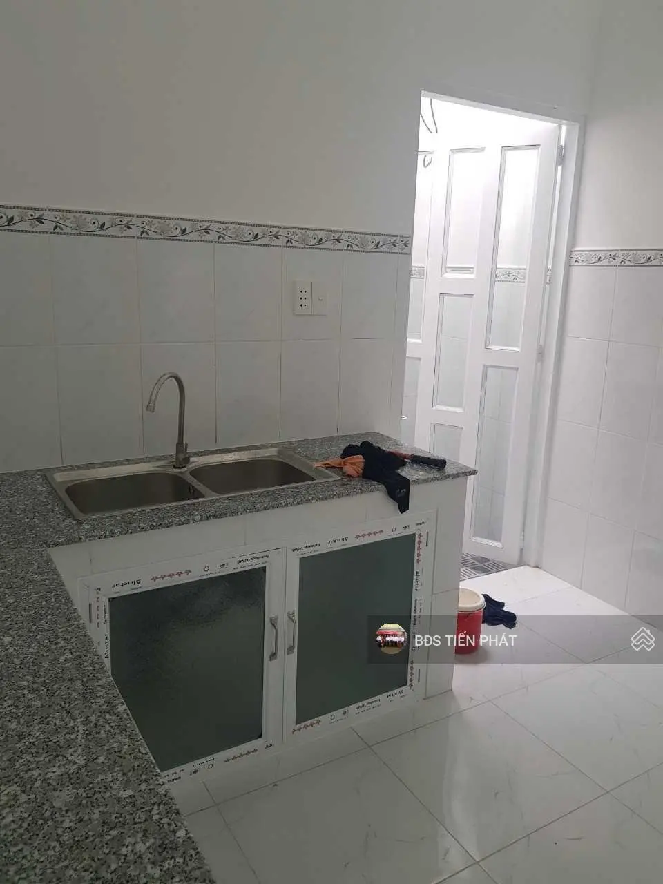 Nhà bán SHR. Đường Nguyễn Văn Cự, DT: 64m2 ( 3,1m x 22m) Có 2 phòng ngủ, giá bán 3.3 tỷ TL