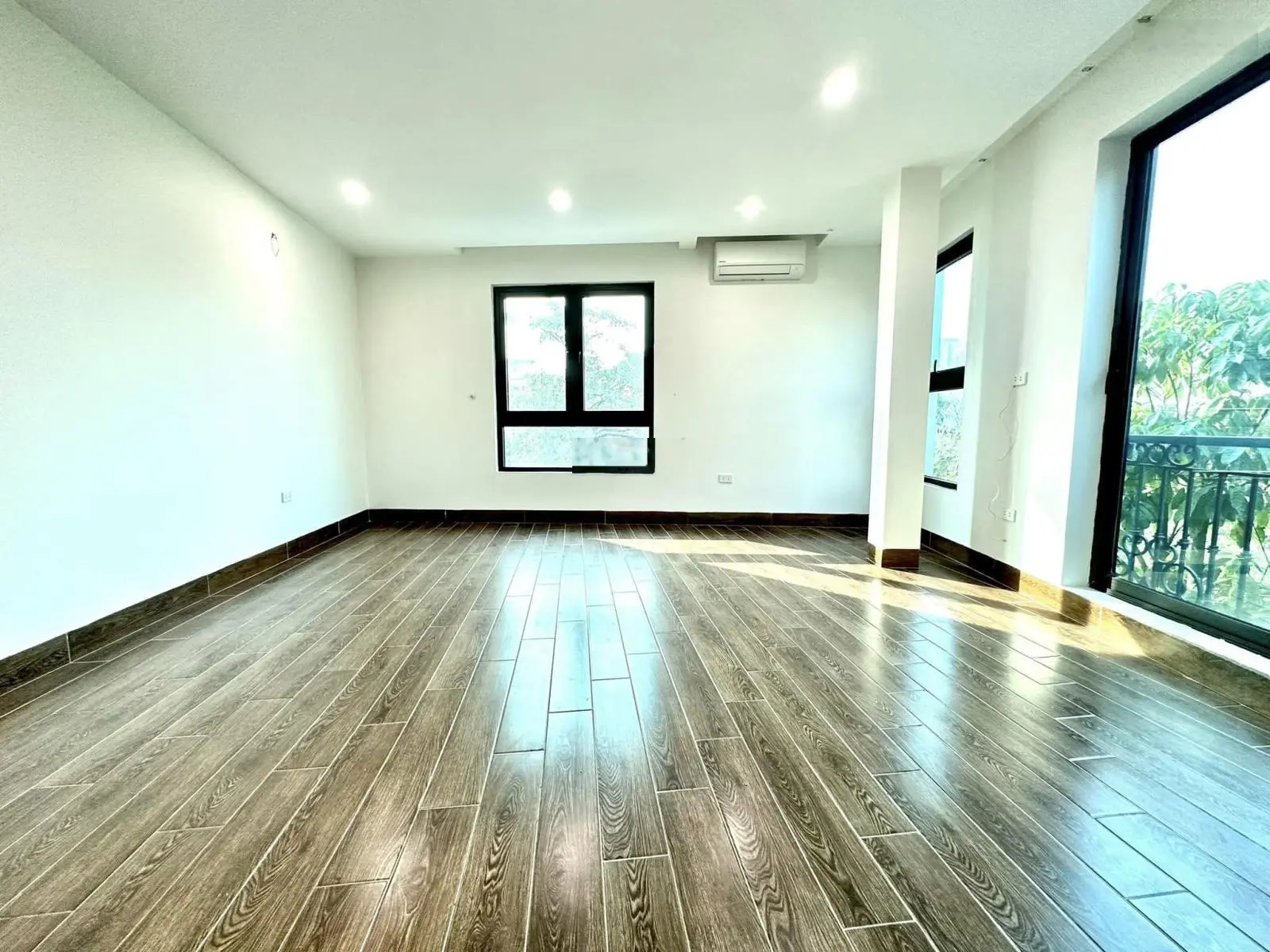 Tòa nhà 5 tầng mặt phố, lô góc, LK02 Hạnh Hoa, Hà Đông. 55m2, 17.5 tỷ