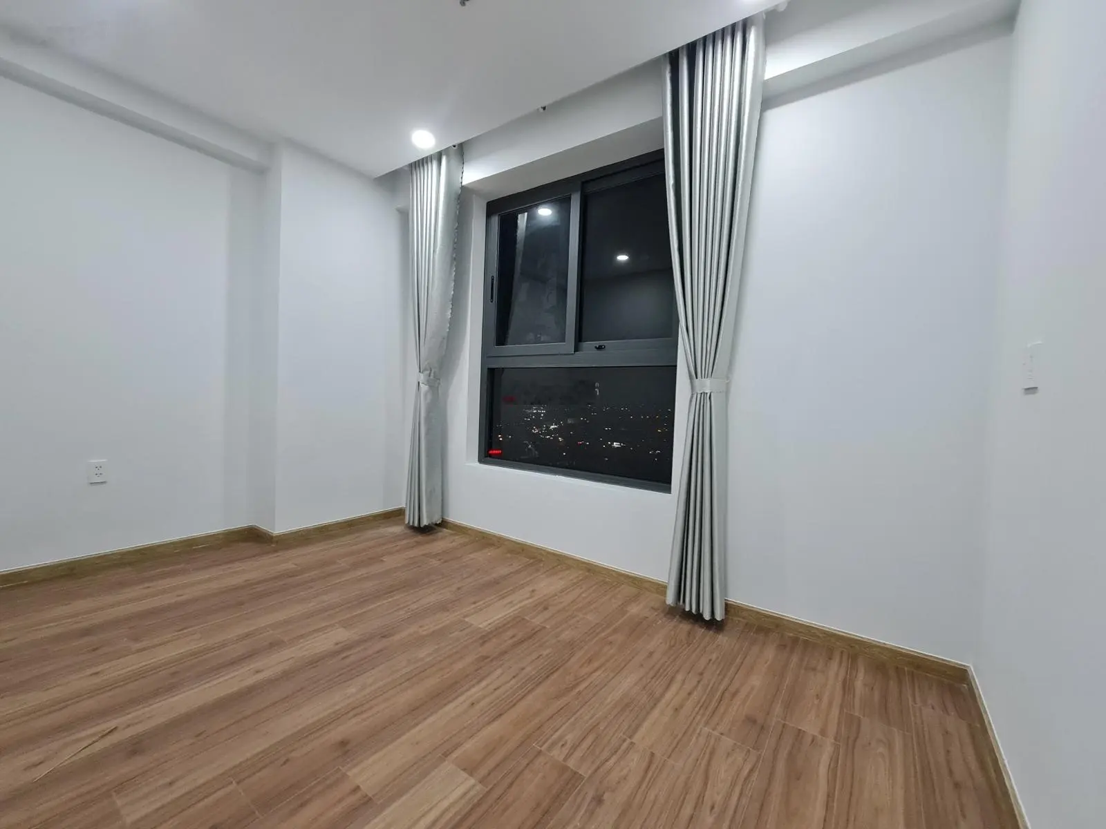 Chủ gửi bán gấp căn 2PN2WC - Có ban công - Bcons Garden. Giá 1ty650 trọn thuế phí. View siêu đỉnh