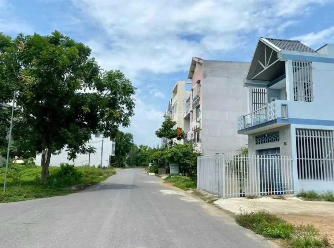 Kẹt tiền bán đất 120m2 SHR tại đường D10, Phường 7, Trà Vinh gần GO! Trà Vinh, full thổ cư