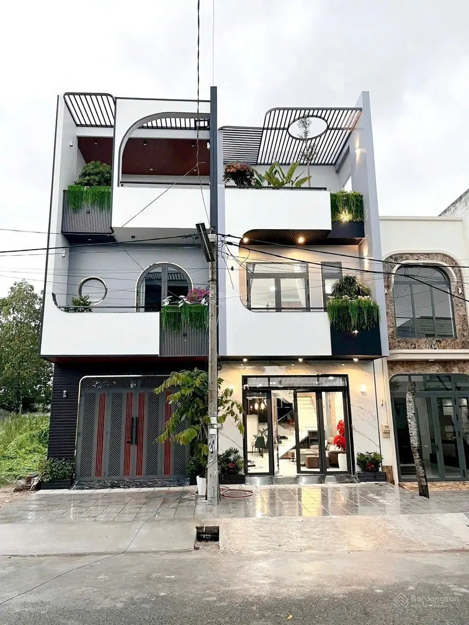Bán 02 căn Liền Kề Khu Hồng Loan - Gần Bến Xe ( giá 5 tỷ 880 và 5 tỷ690 )
