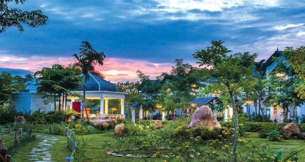 Bán Biệt thự Vườn vua Resort - Sẵn sổ - Oto đỗ cửa - khai thác dòng tiền 100tr/tháng