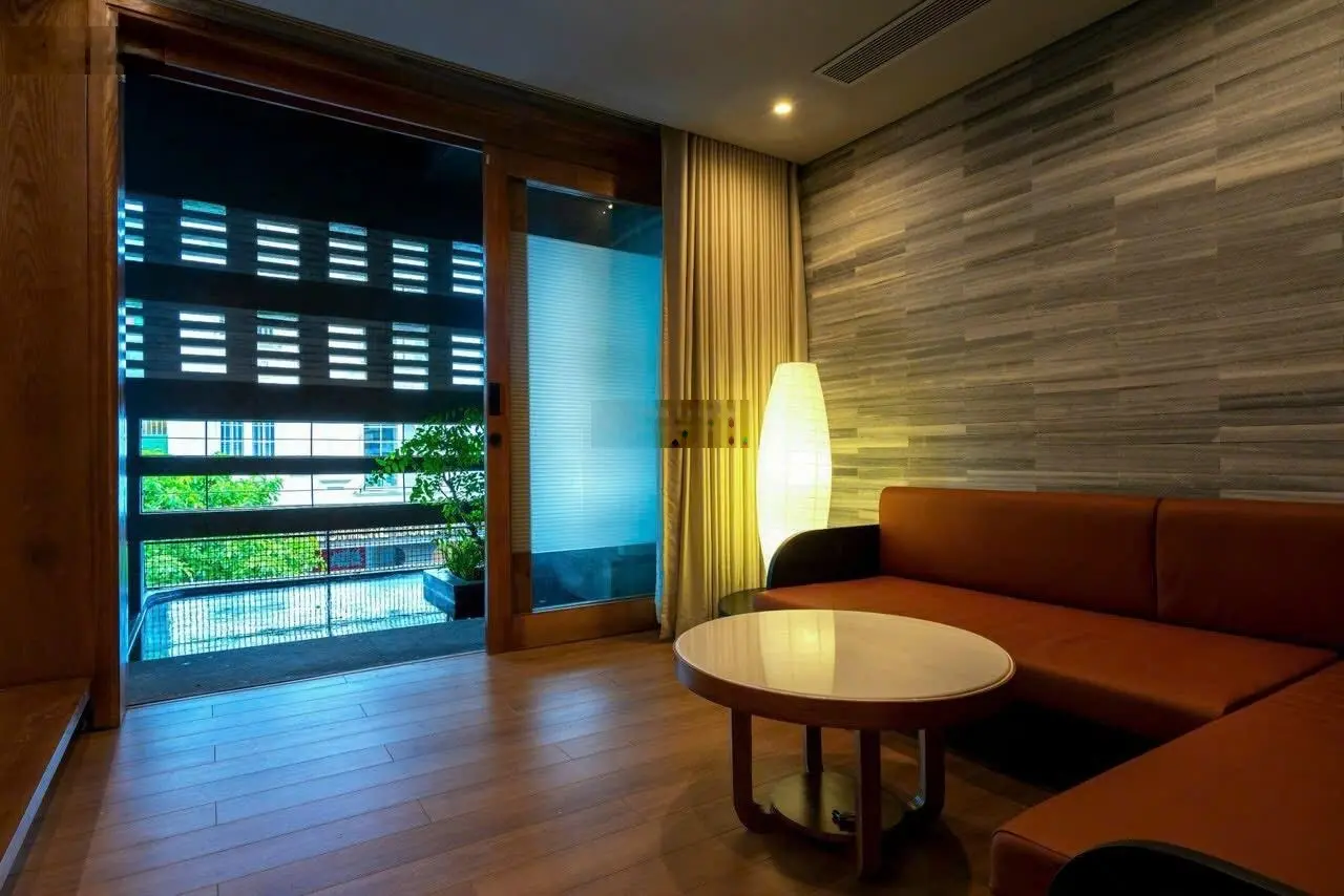 CHỦ SẮP BÁN!! Toà Nhà Đẳng Cấp xây tâm huyết Phong Thuỷ tốt để ở ngay gần Sân Bay