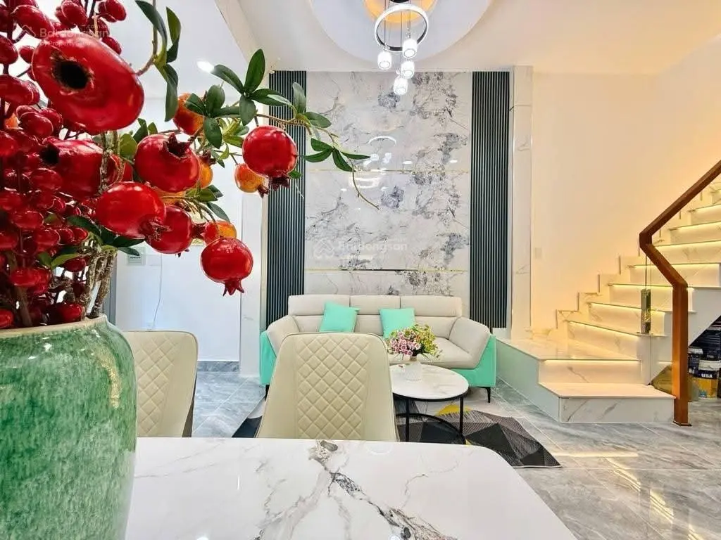 Cần bán gấp nhà chính chủ Huỳnh Văn Bánh, P15, Phú Nhuận giá 3tỷ990, DT 91,8m2(5,4x17m) còn HĐ thuê