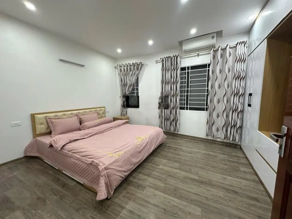 Chính chủ bán nhà riêng phố việt hưng.long biên.hơn 6 tỷ.ôtô tránh 10m.hàng xóm vinhomes riverside