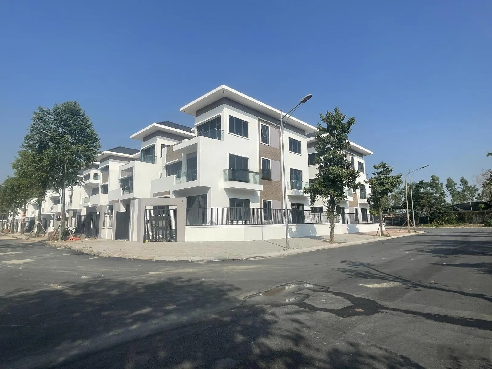 Bán nhà liền kề lô góc đường 46 và 25 tại khu đô thị Thanh Hà Mường Thanh, giá đầu tư. LH 097922336
