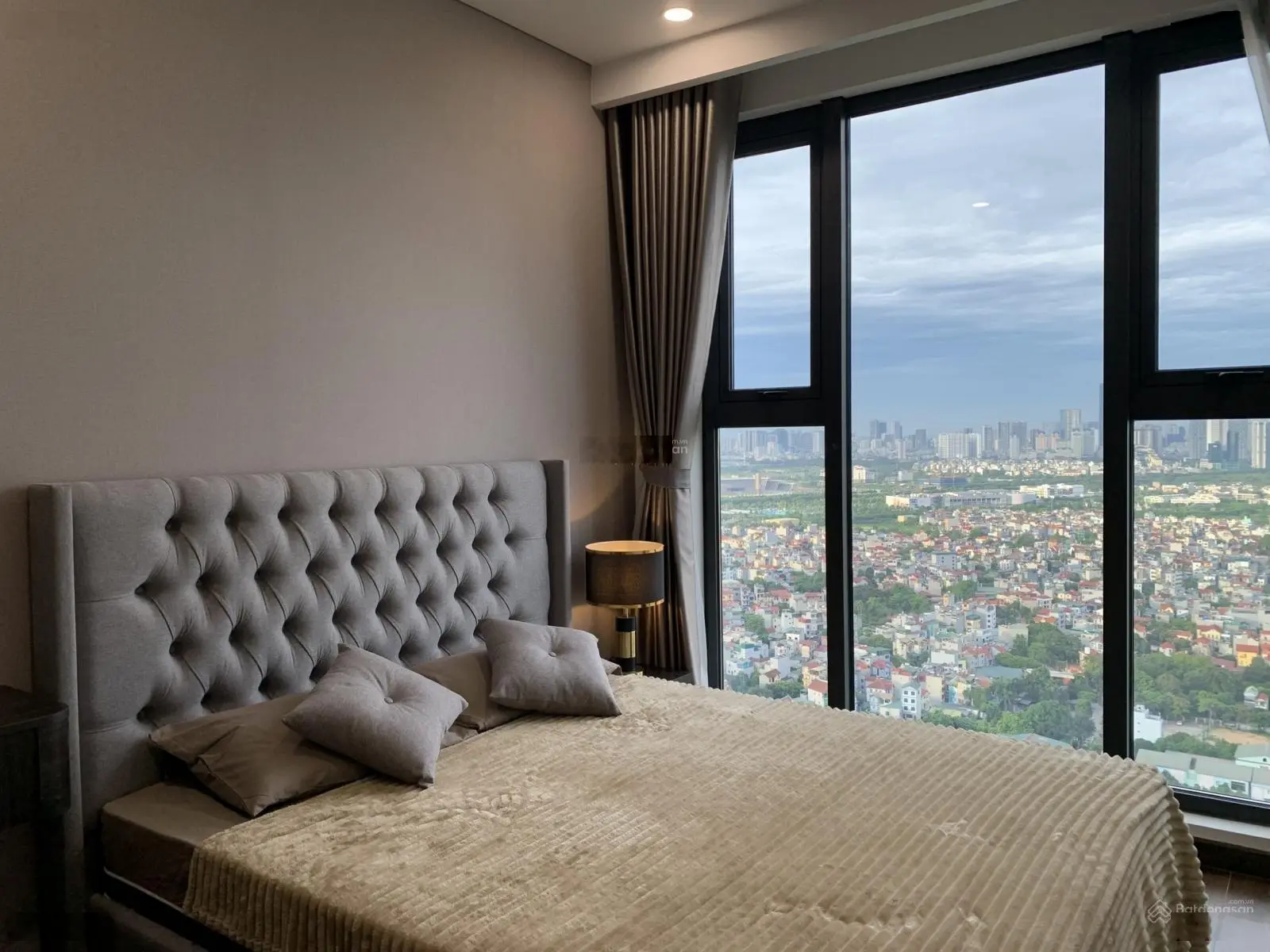 Hot chỉ 4,6 tỷ sở hữu căn 2n2vs + tòa A Masterise, ban công TN view hồ thoáng mát, 63m2 sở hữu ngay