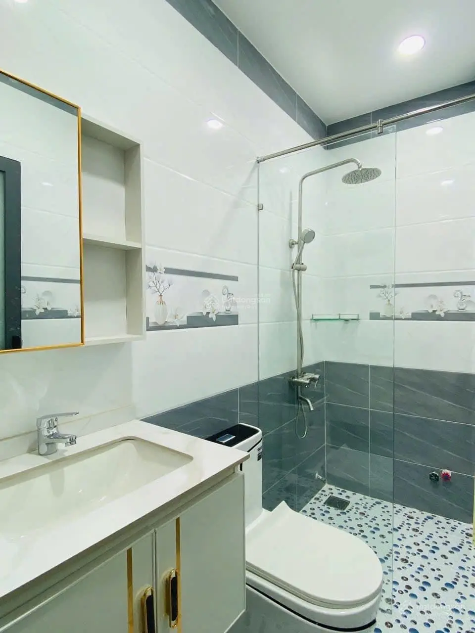 Chủ kẹt tiền bán nhà Đ Nguyễn Trãi P7 Q5.DT 70,2m2/3tỷ26. Gần chợ An Đông đang cho thuê 28 triệu/th
