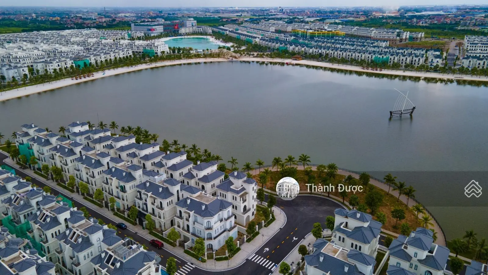 Bán biệt thự vip nhất mặt hồ ngọc trai vinhomes ocean park 1 - giá đầu tư cực tốt