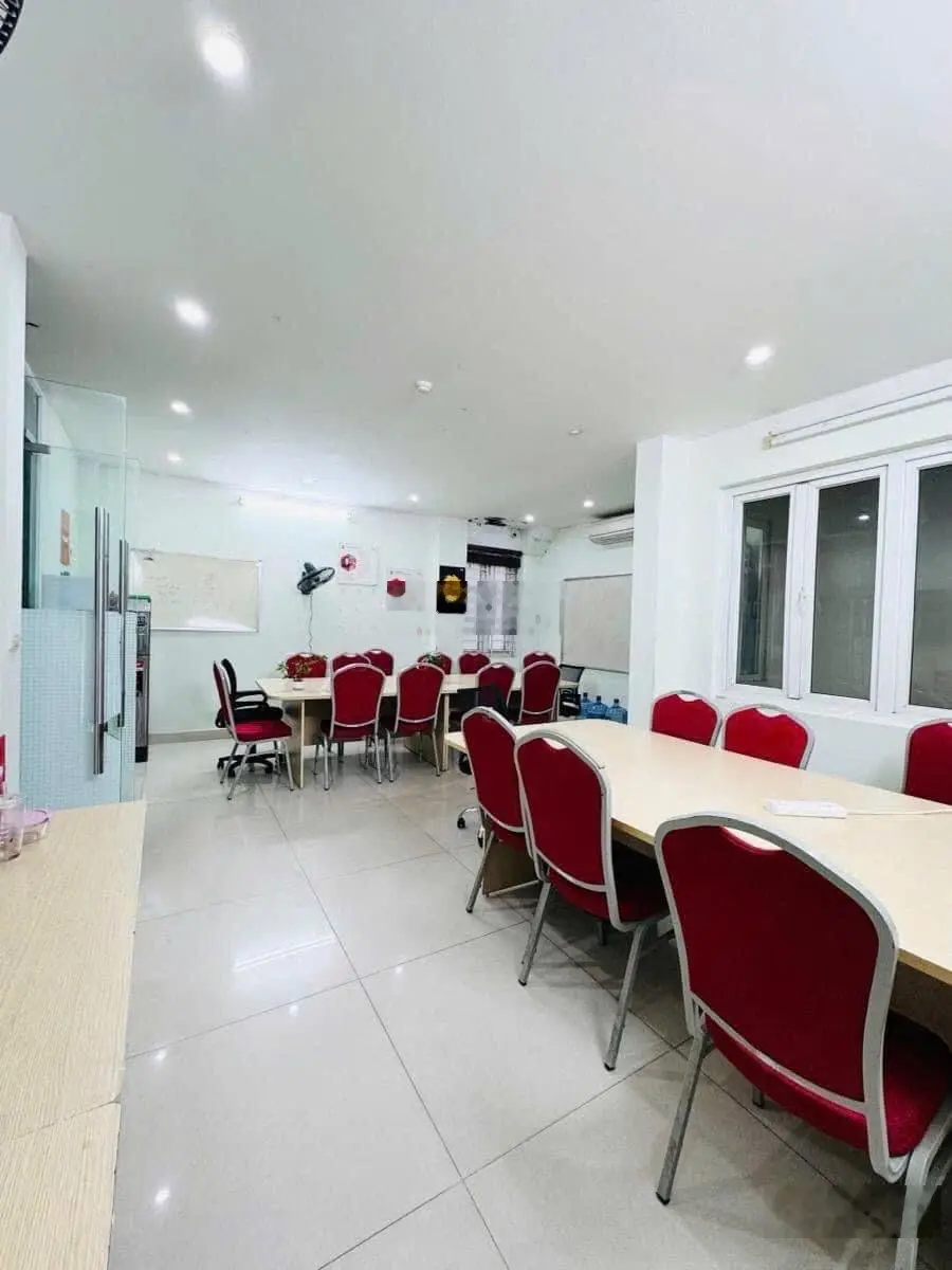 Bán Mặt phố Bạch Mai , Hai Bà Trưng . DT 113m2 7T Mặt tiền 4m. giá: 61 tỷ. LH :0383 426 ***