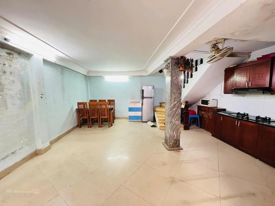 Bán nhà phố Kim Giang DT 40 m x5 t mặt tiền 5.68 m giá 7.75 tỷ .