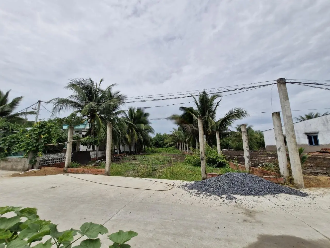 Chủ gửi bán nền đất thổ cư 549m2, đường xe hơi tới đất khu đông dân, giá rẻ, SHR