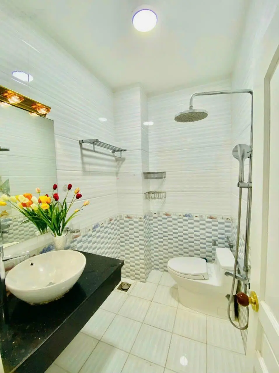 Cần tiền bán gấp nhà Phan Đăng Lưu, PN, Giá 2.2tỷ/ 40m2, gần trường học, bệnh viện, 0762 533 *** Tú