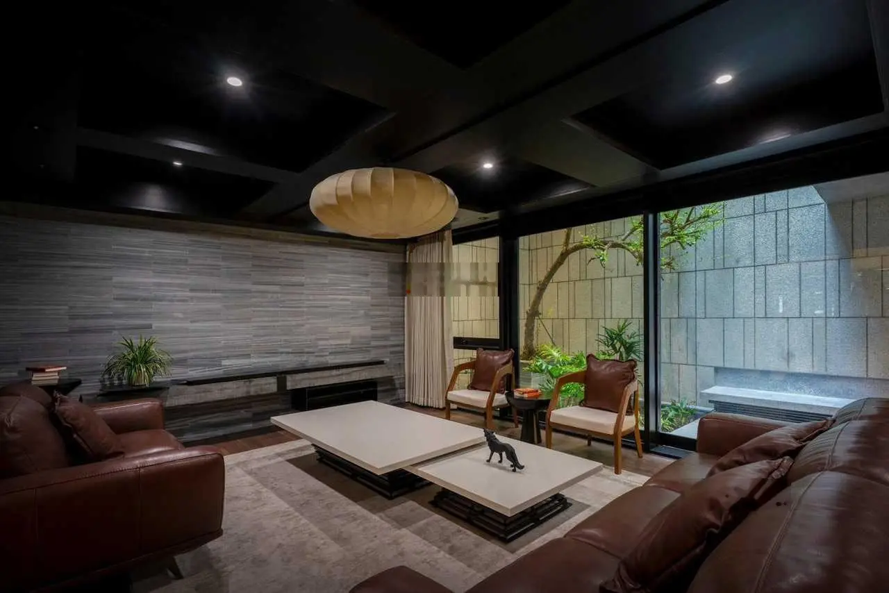 Biệt thự Nguyễn Văn Trỗi - DT: 10.4x21.5m CN: 226m2 - giá chỉ 25 tỷ (~120 tr/m2)