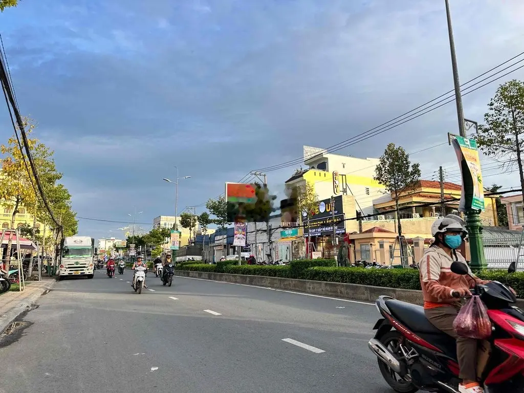MẶT TIỀN HÙNG VƯƠNG GẦN CỔNG CHÀO SÓC TRĂNG, KINH DOANH SẦM UẤT