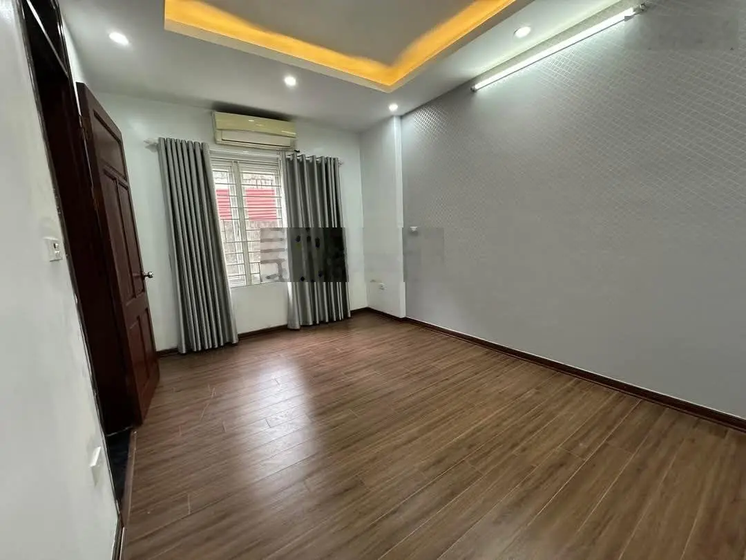 Bán gấp nhà đẹp ,oto qua nhà ,Kinh doanh sầm uất.Gần viện Đa Khoa Hà Đông, sân bóng Cầu Đơ.