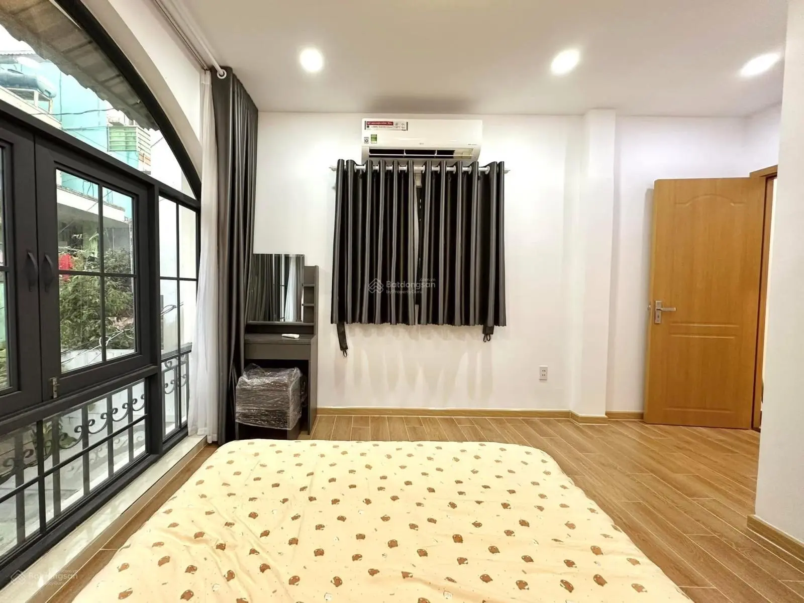 Bán nhà mặt phố 285 CMT8 ngay Hà Đô Quận 10 23 tỷ, 150m2, view đẹp