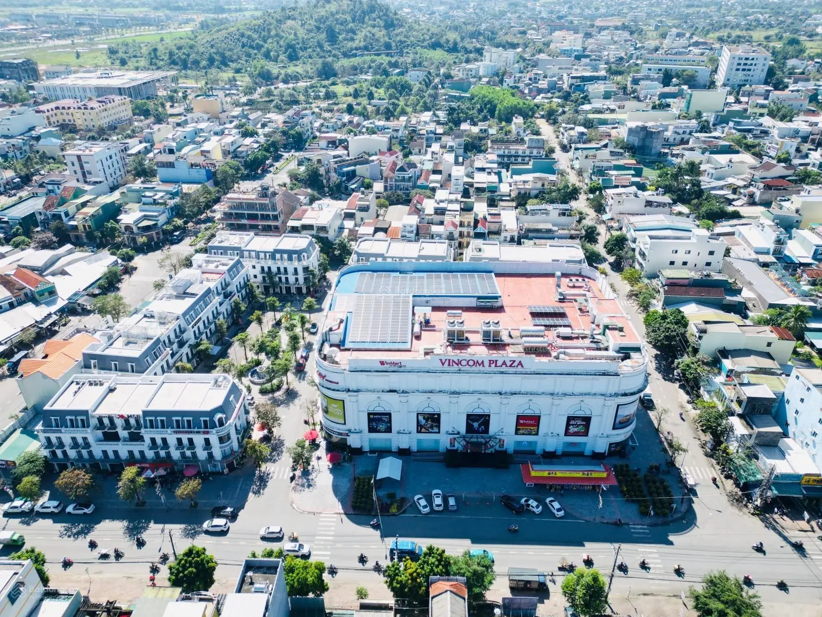 Chiính chủ cần bán căn nhà shophouse 3 tầng 2 mặt tiền đường Vincom Quang Ngãi ngay trung tâm