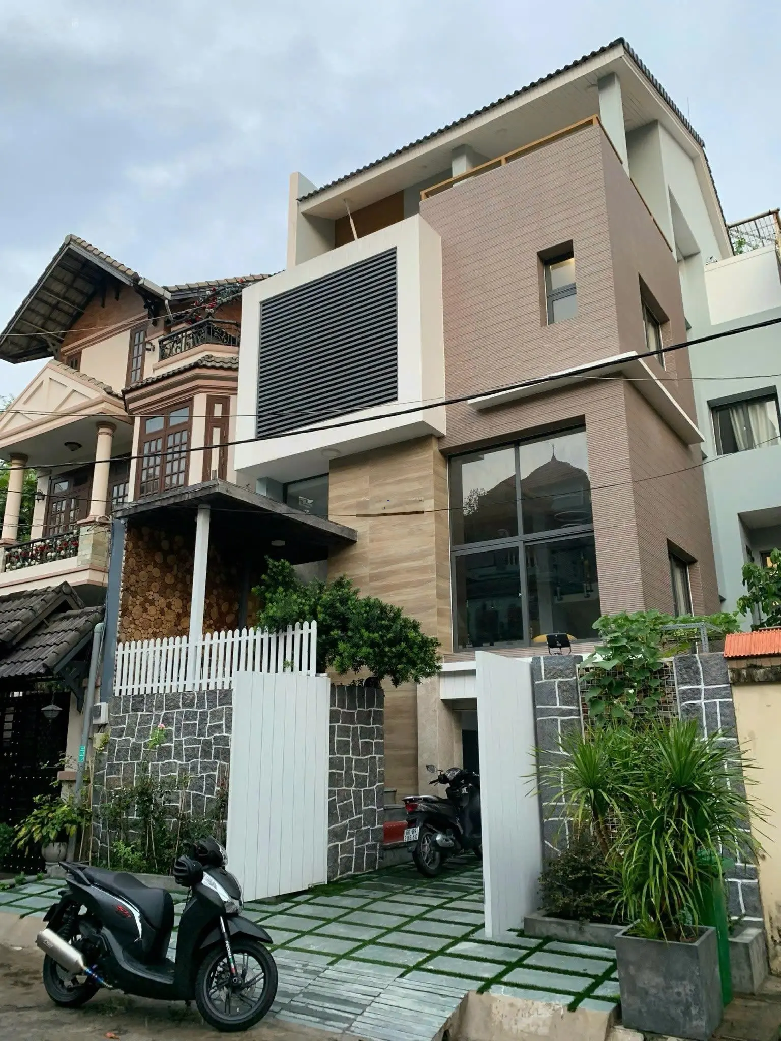 Bán biệt thự ven sông trần não dt 120 m 400 m2 sàn xd gồm 4 pn 5 wc, giá 44 tỷ tl .lh 0944541949