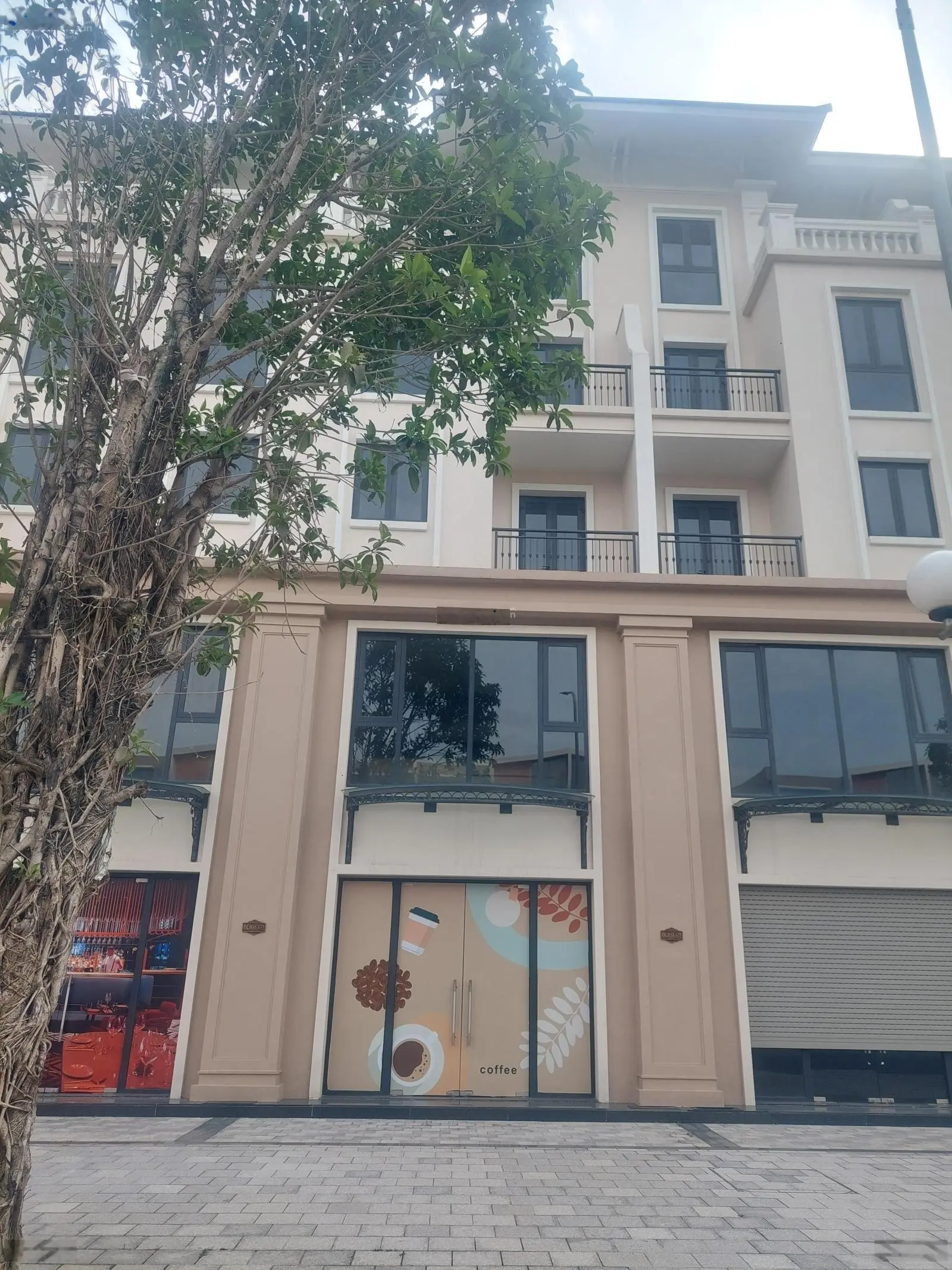 Chủ đt cần thoát vốn căn đlbm căn 173.dt : 110m2,5 tầng, mặt dg 51m, két nối vd 3.5.lh: 0942218658.