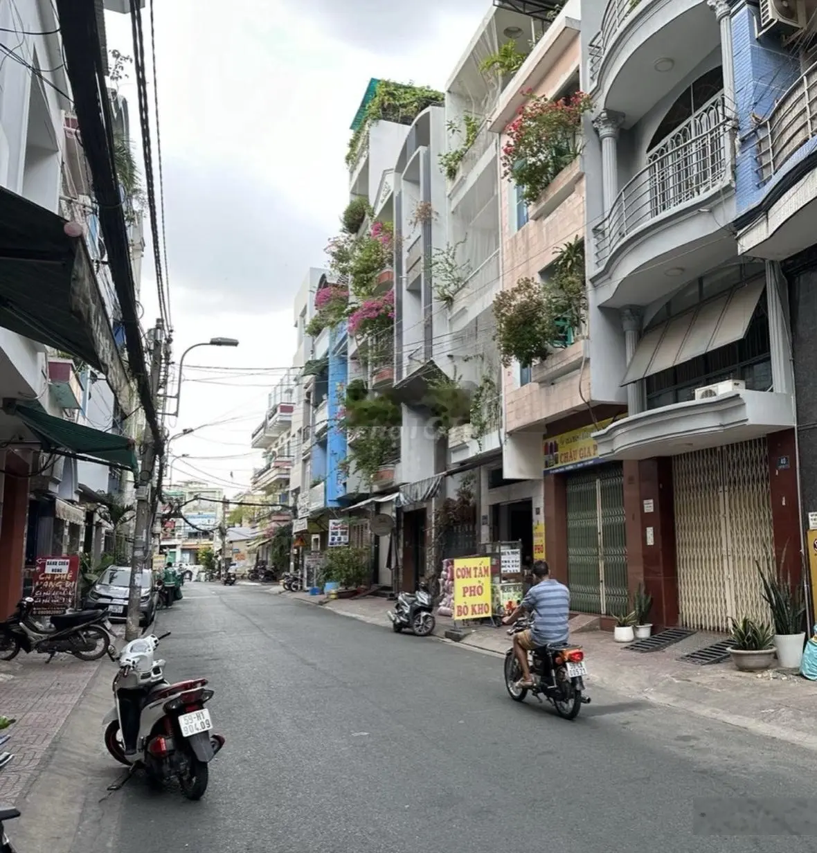 Chỉ 9,7 tỷ TL - Nhà MTNB chợ Bà Hoa 4.5x18m P. 11 Q.TB - đường xe tải tới nhà - sổ hồng vuông A4