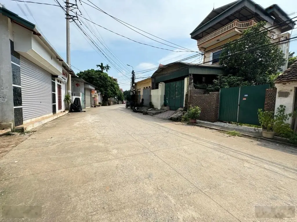 Bán 100m2 đất nằm trên trục chính kinh doanh, đường 3 ô tô tránh gần cầu Thăng Long